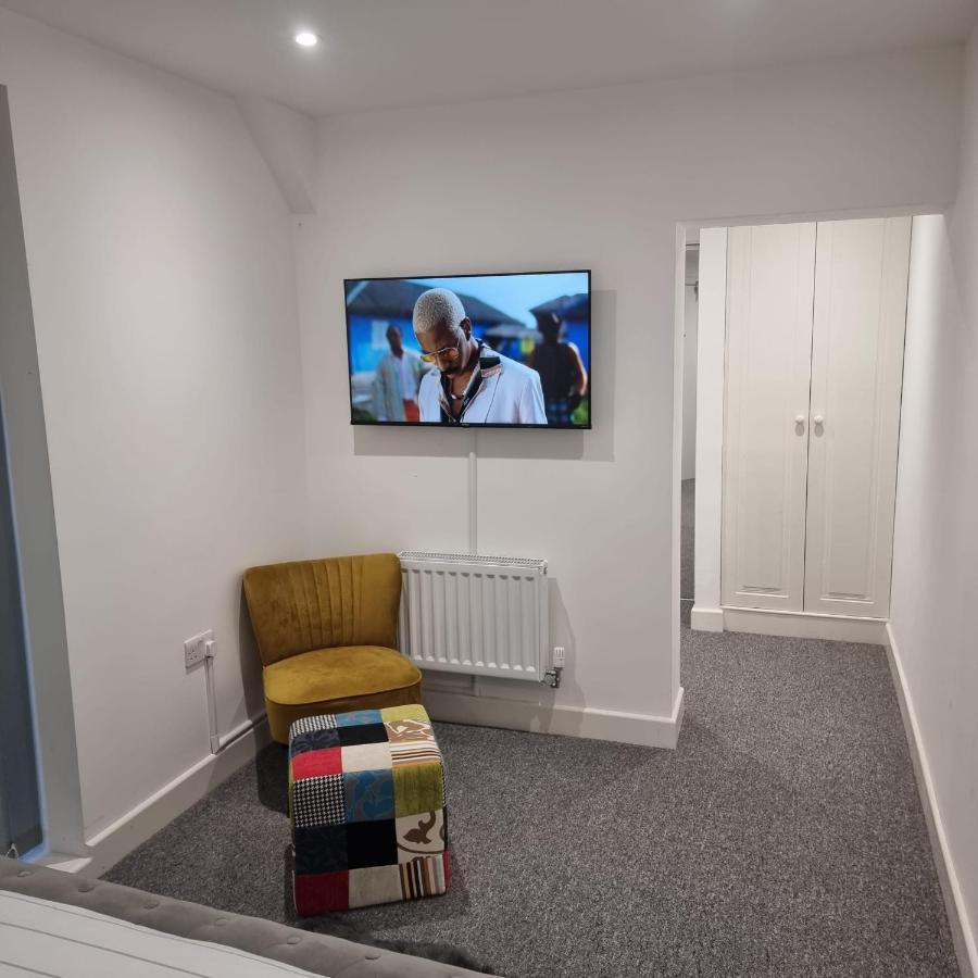 Classic 2 Bed Apartment In Oldkent Road London Eksteriør bilde