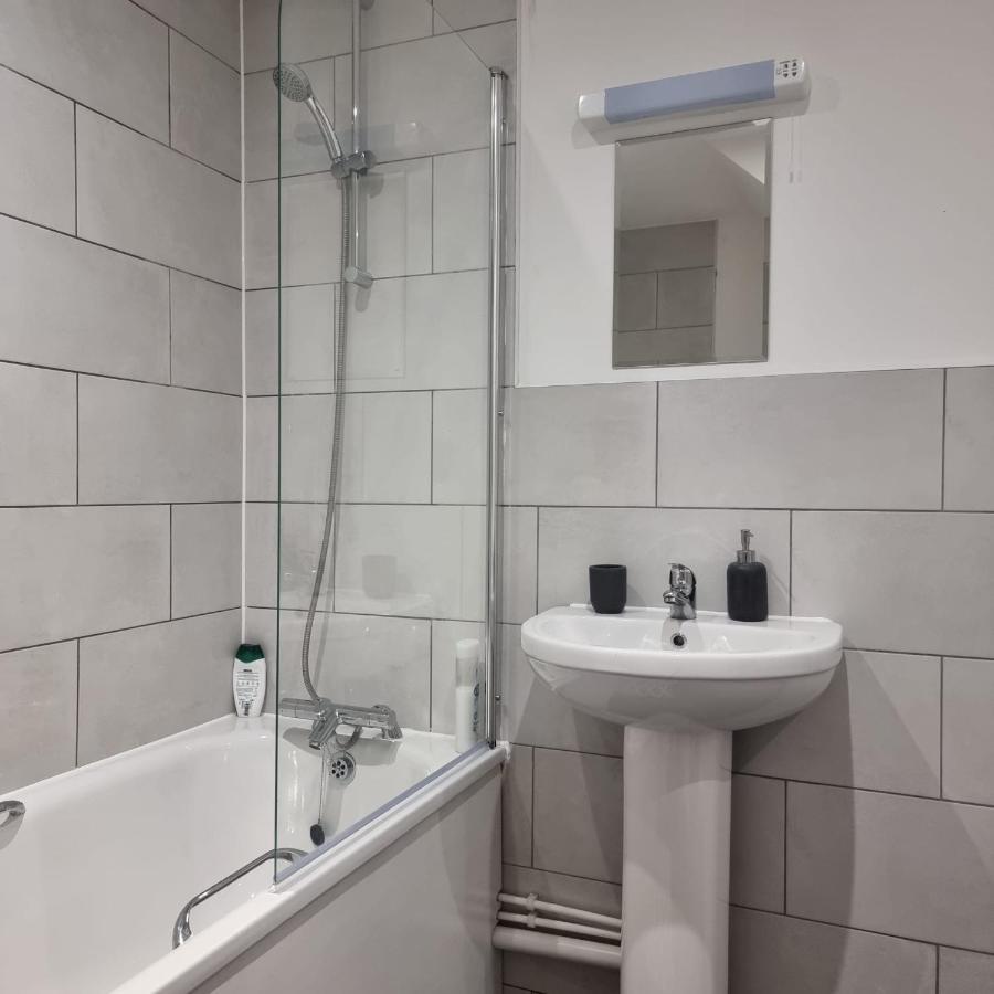 Classic 2 Bed Apartment In Oldkent Road London Eksteriør bilde