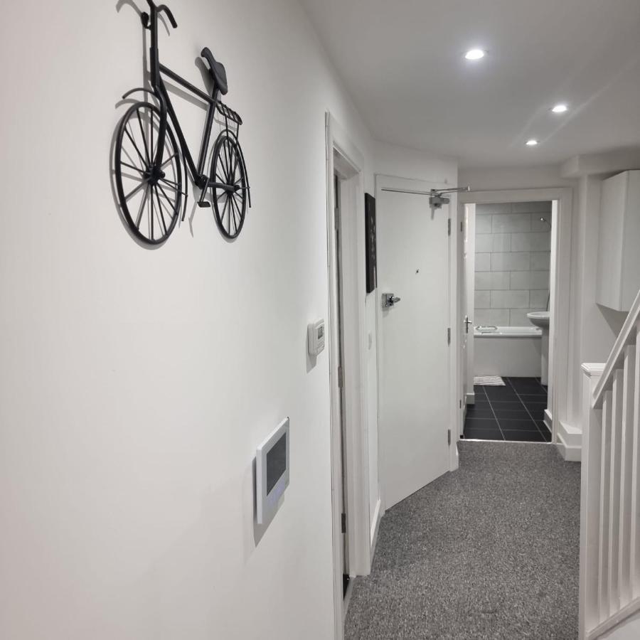 Classic 2 Bed Apartment In Oldkent Road London Eksteriør bilde
