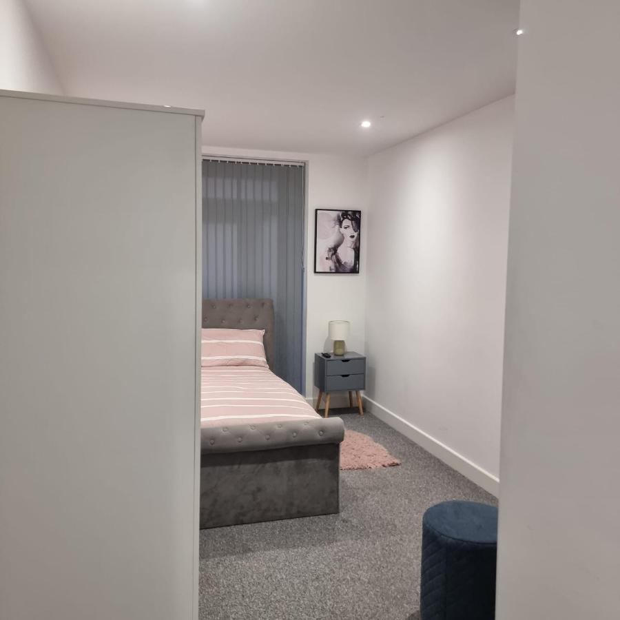 Classic 2 Bed Apartment In Oldkent Road London Eksteriør bilde