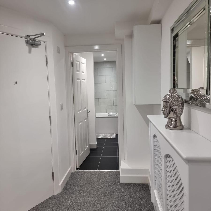 Classic 2 Bed Apartment In Oldkent Road London Eksteriør bilde